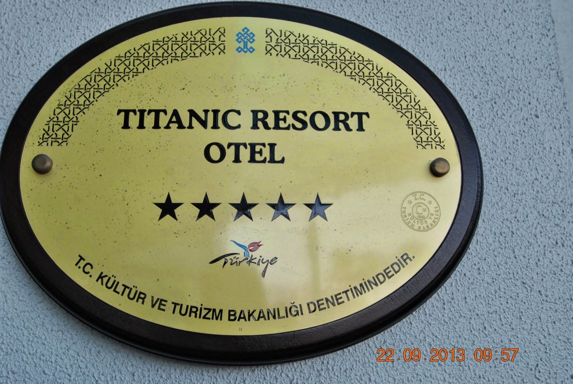 imagini hotel TITANIC LARA